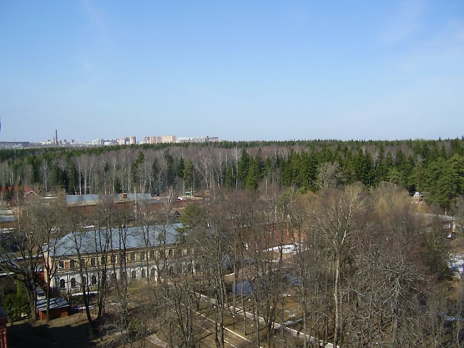 Северный (вдали)