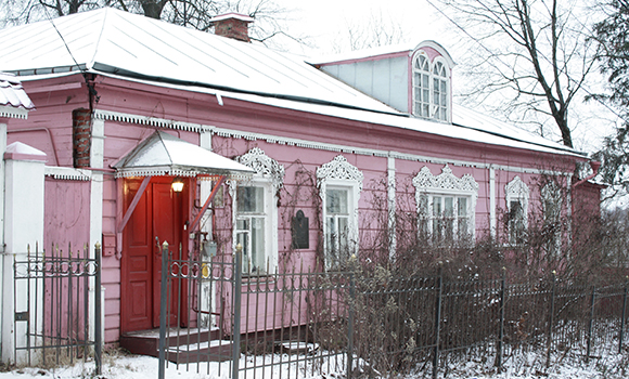 <p>В нашем городе много старинных улиц, имеющих свою неповторимую историю.</p>
