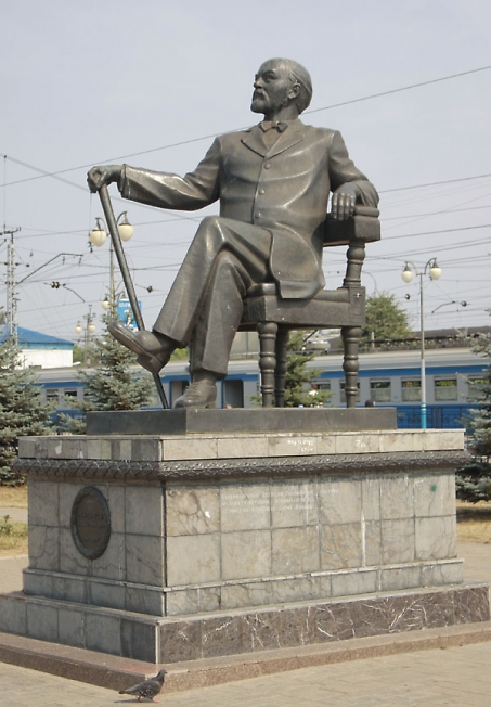 Памятник С.И. Мамонтову на привокзальной площади