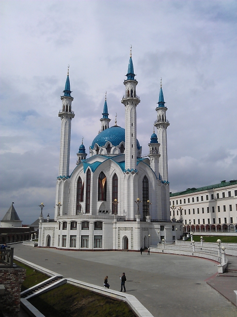 Мечеть кул шариф 4 класс. Центральный купол мечети кул-шариф. Мечеть кул шариф 1552 год. Кул шариф на английском. Мечеть кул-шариф в казани вид сверху.