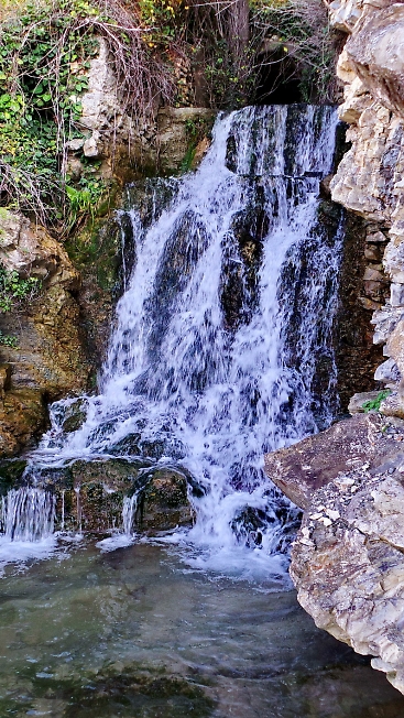 Безымянный водопад на диком берегу между Небугом и Агоем