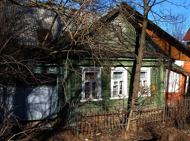 Зеленый домик на Болотной