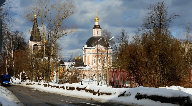 Ул. Клементьевская, Успенский храм.