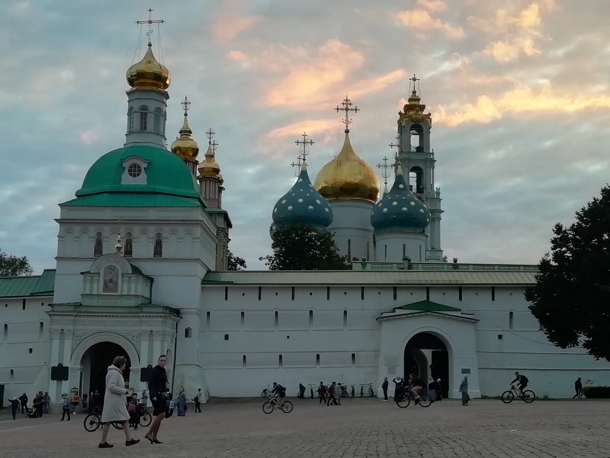 Свято троицкая лавра площадь. Троице-Сергиева Лавра Сергиев Посад. Сергиево Троицкая Лавра. Троицкий монастырь Троице Сергиева Лавра. Lavra Свято Троицкая Сергиева Лавра.