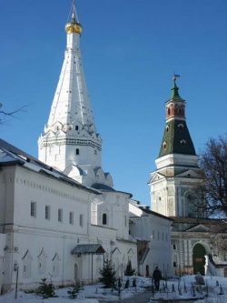 храм в честь преподобных зосимы и савватия соловецких троице сергиевой лавры